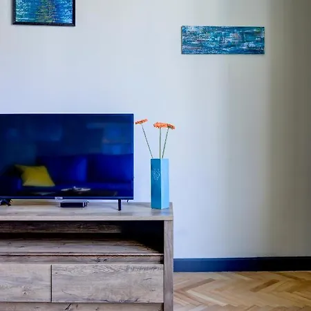 New & Quiet Ndk Flat. Secluded Central Location. Lejlighed