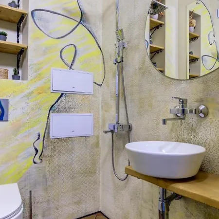 New & Quiet Ndk Flat. Secluded Central Location. * Sofia