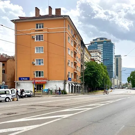 New & Quiet Ndk Flat. Secluded Central Location.